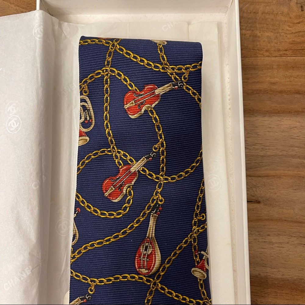 Authentic Vintage Chanel Tie - Picture 6 of 7